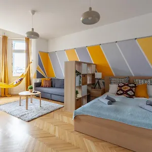 Art Downtown Styled By A Local Designer Apartamento Budapest